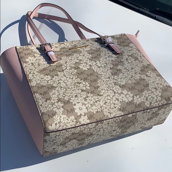 Michael Kors Hand Bag - Picture 6 of 9